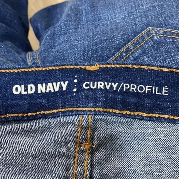 Old navy curvy Bermuda shorts - Picture 3 of 4